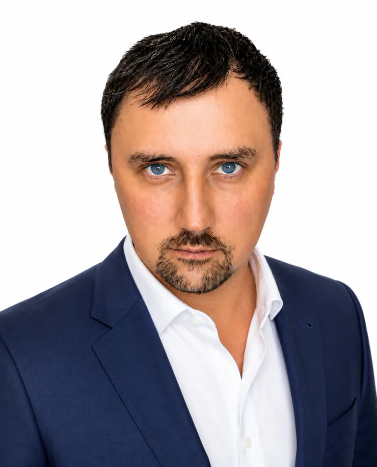 Алексей Тихонов